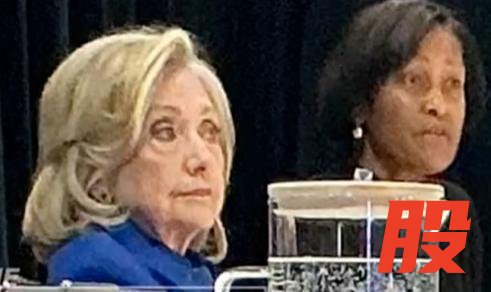 希拉里抨击美国议员